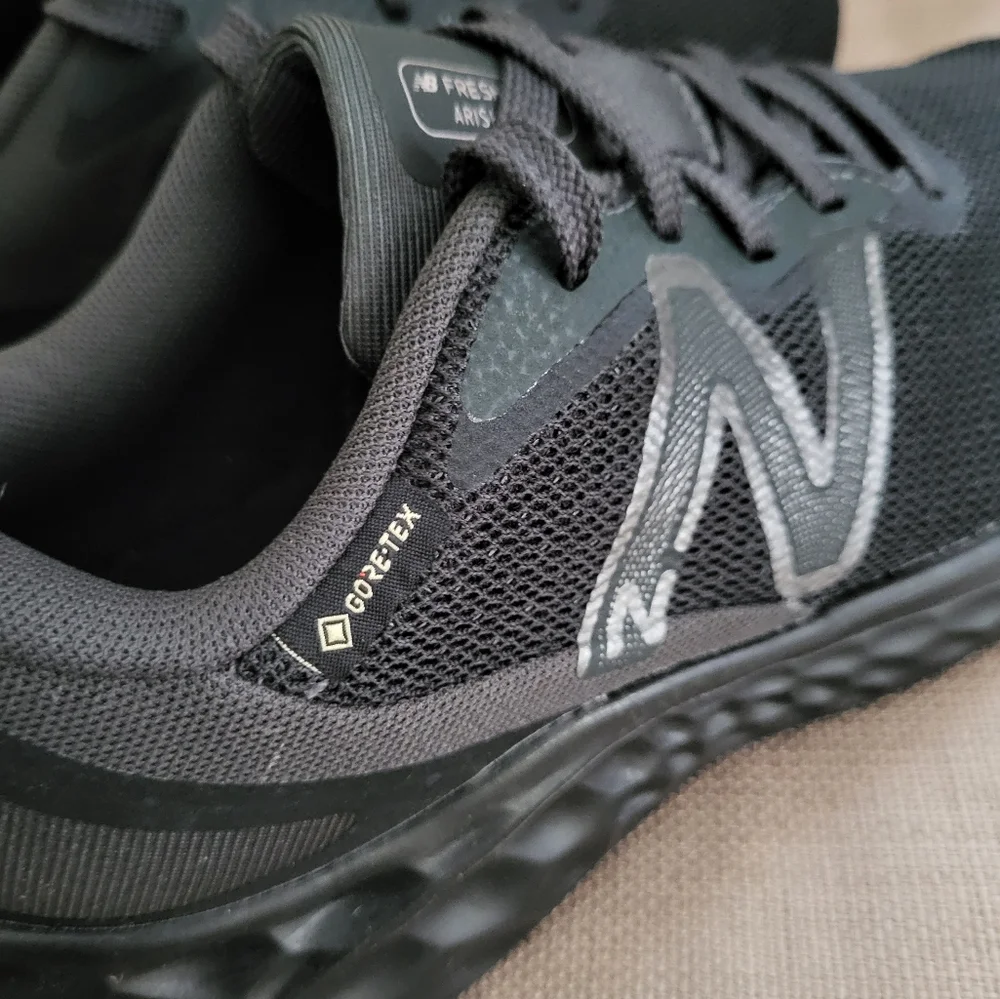 Womem's New Balance Fresh Foam Arishi v4 GORE-TEX Shoes - Picture 13 of 15